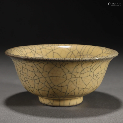 A Chinese Ge-ware Crackle Bowl Sng Dyn.