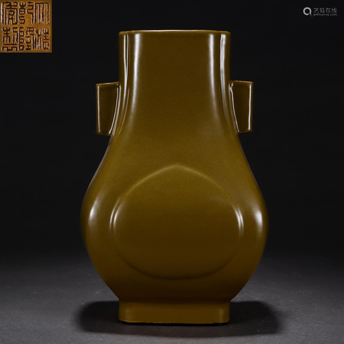 A Chinese Tea-dust Glazed Arrow Vase Qing Dyn.