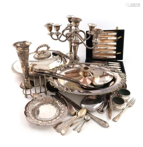 A mixed lot, comprising silver items: a cased pair of sauce ...