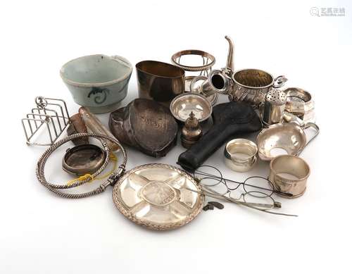 A mixed lot, comprising silver items: a Bank of England Terc...