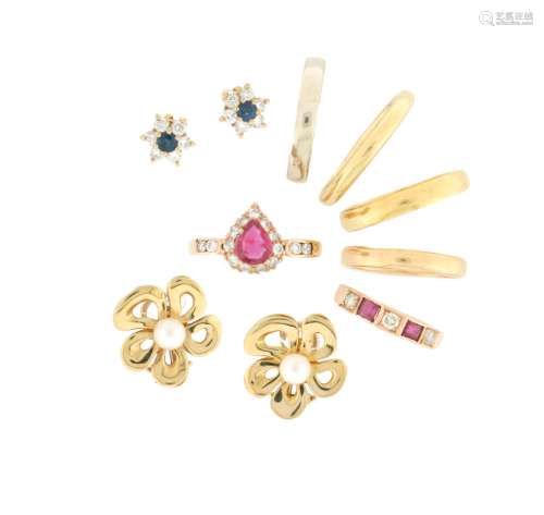 A quantity of jewellery items, including four gold wedding b...