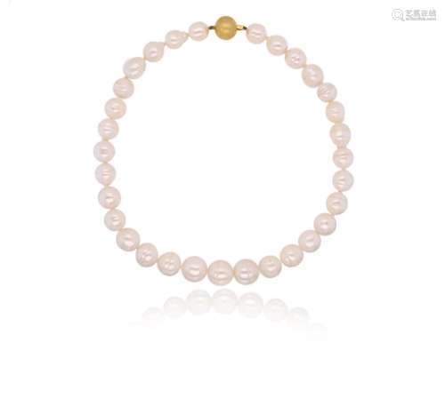 A single row cultured pearl necklace, with a spherical brush...