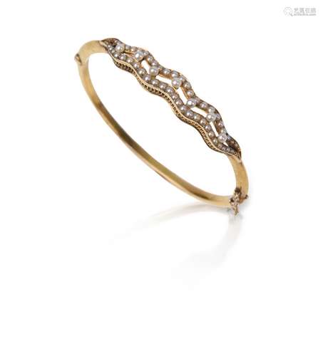 An Edwardian gold and seed pearl bangle, of hinged design, s...