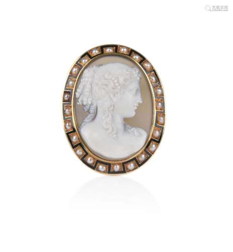 A Victorian hardstone cameo-mounted gold brooch, the cameo d...