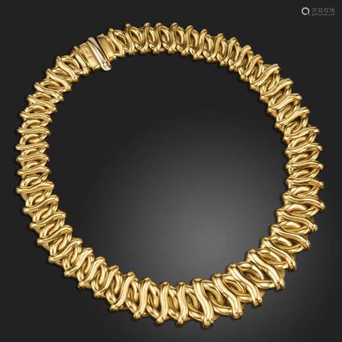 An 18ct gold intertwined and tapered necklace, London import...