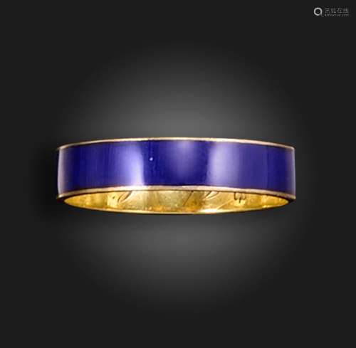 A George III gold mourning ring, the gold band with blue ena...