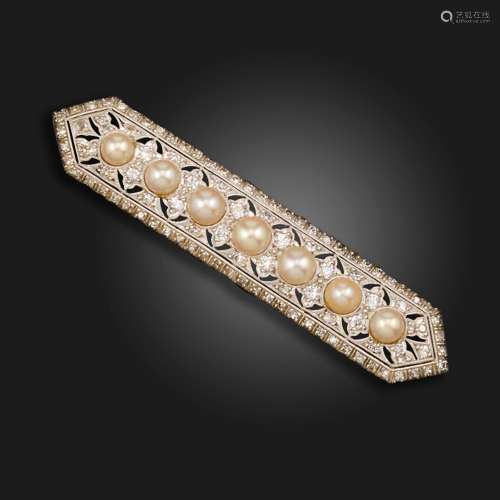 A pearl and diamond bar brooch, set with a row of untested p...