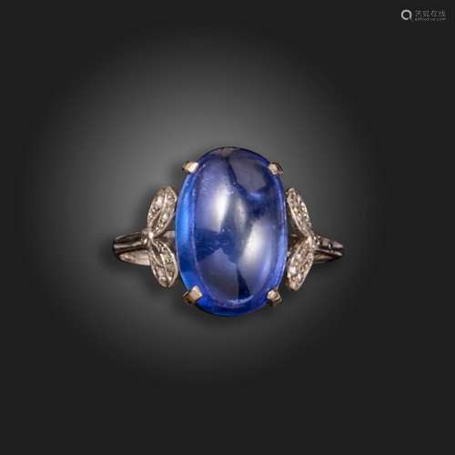 An early 20th century sapphire and diamond ring, the cabocho...