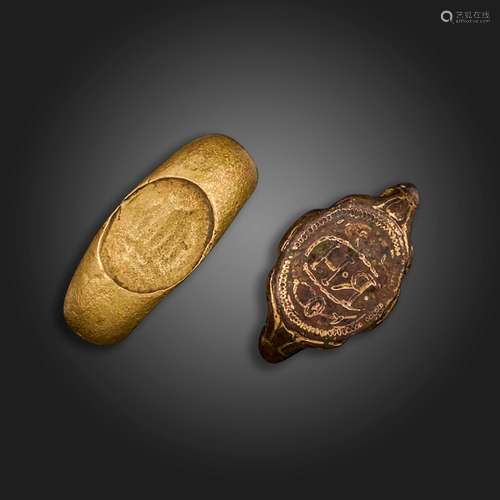 A 17th century metal signet ring, the gold decoration highli...