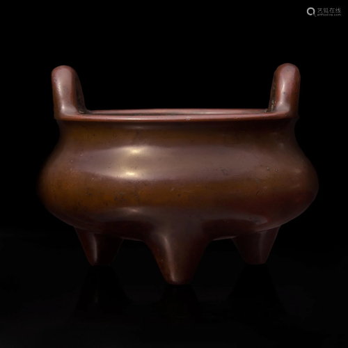 A Chinese patinated bronze tripod censer 铜香炉一颗