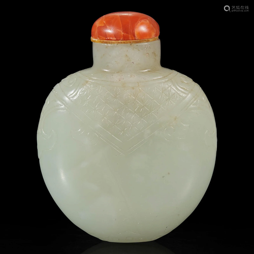 A Chinese greyish-white jade snuff bottle 青白玉鼻烟壶一