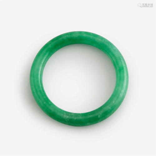 A Chinese jadeite circular bangle 翡翠圆条手镯一件