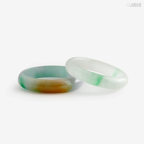 Two white and colored jadeite bangles 翡翠贵妃镯一组