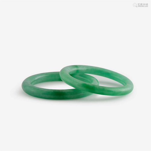 Two jadeite bangles 翡翠圆条镯一组两件 Both