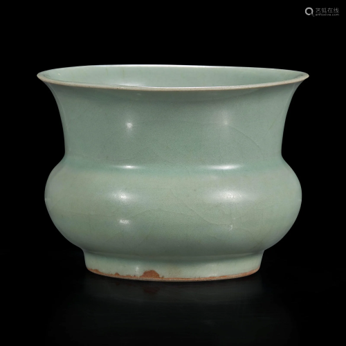 A Chinese Longquan-type celadon-glaze zhadou 龙泉窑青釉渣斗