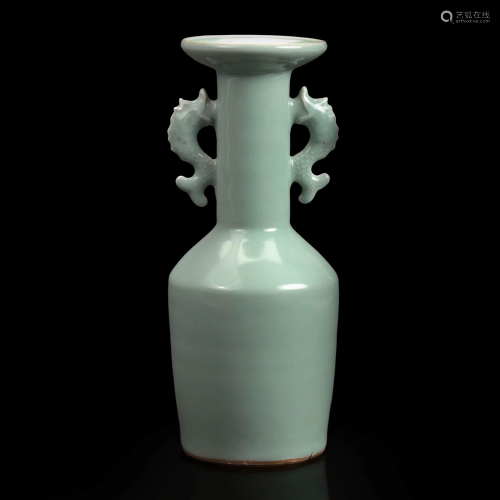 A celadon-glazed "twin-fish" mallet vase 青瓷双鱼盘...