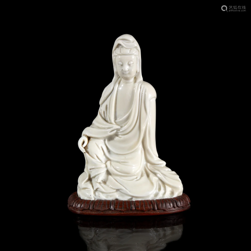 A small Chinese blanc de Chine figure of seated Guanyin 德化...