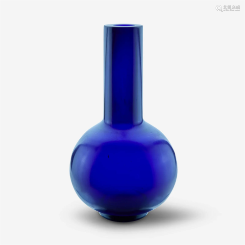A Chinese cobalt blue glass bottle vase 钴蓝色玻璃天球
