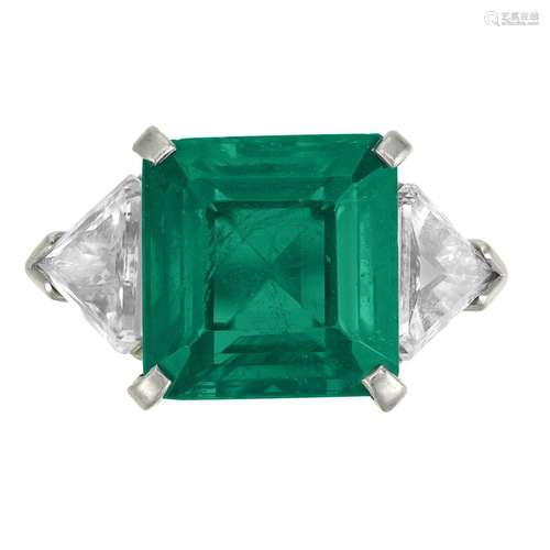 EMERALD AND DIAMOND RING