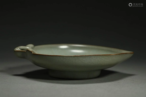 Song Dynasty green glazed peach washing