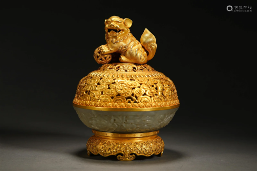 Gold wrapped Jade incense burner in Ming Dynasty