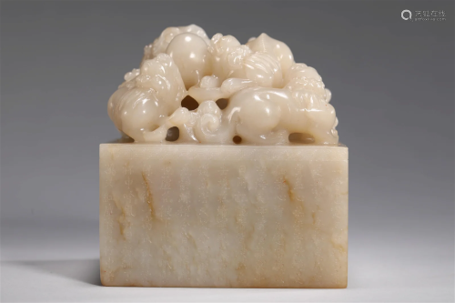 White jade lion button seal of Qing Dynasty