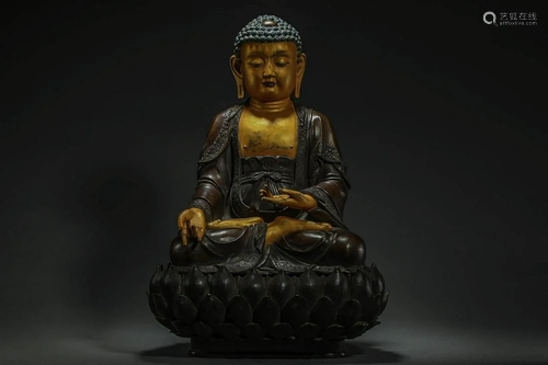 Clay gold Buddha statue of shugamuni in Ming Dynasty