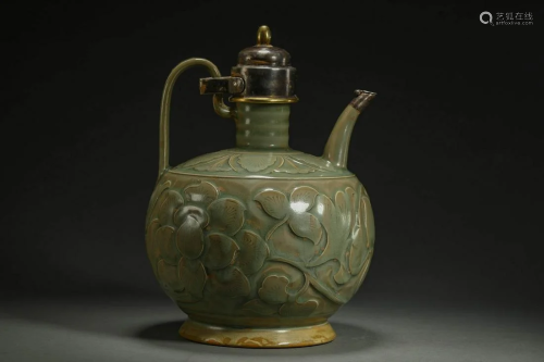 Celadon holding pot in Song Dynasty