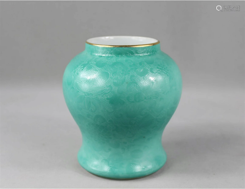 A Chinese Green Ground Glazed Porcelain Jar