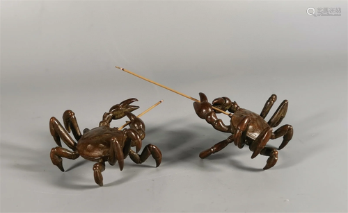 Pair of Carved Bronze Decoration of Crabs Shape