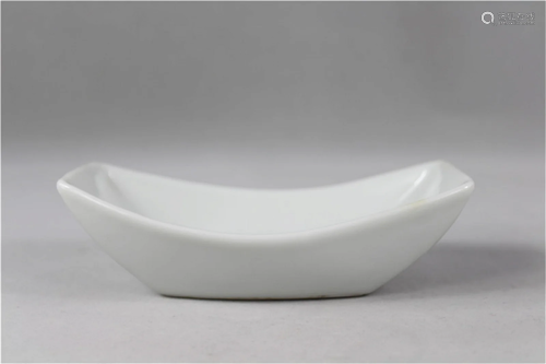 A Chinese White Glazed Porcelain Plate