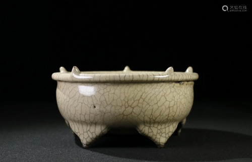 A Chinese Ge Type Porcelain Brush Washer