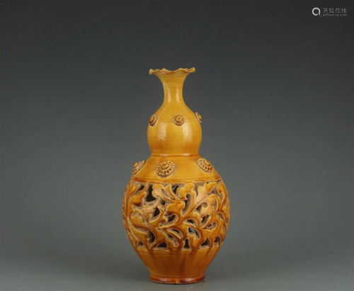 A Chinese Yellow Glazed Porcelain Vase