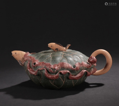 A Chinese Clay Tea Pot with Lid