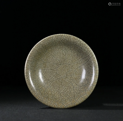 A Chinese Ge Type Glazed Porcelain Plate