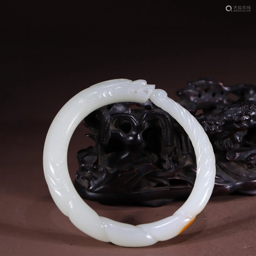 A Chinese Carved Jade Bracelet