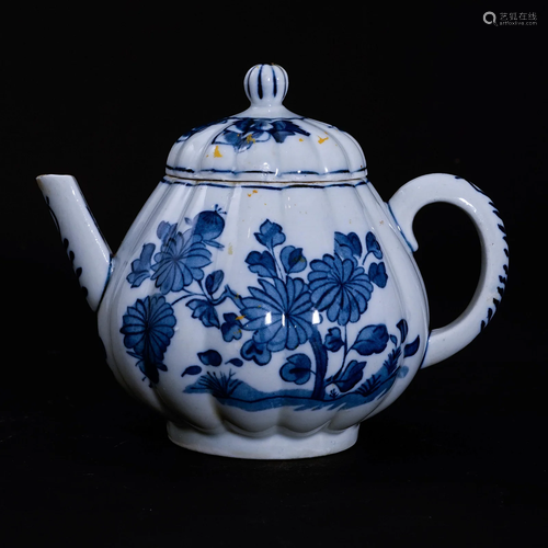 A underglaze blue pot in Qing Dynasty