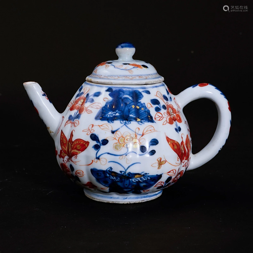 A underglaze blue and alum red pot in Qing Dynasty