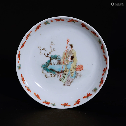 A famille rose plate with figuresin Qing Dynasty