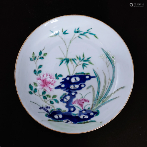 A famille rose plate in the Guangxu period of the Qing Dynas...