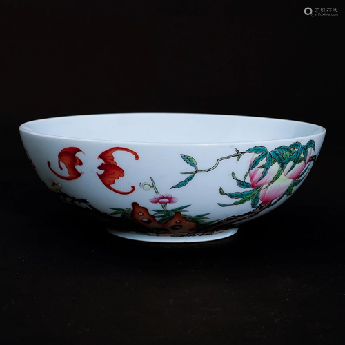 A famille rose bowl in the Guangxu period of the Qing Dynast...