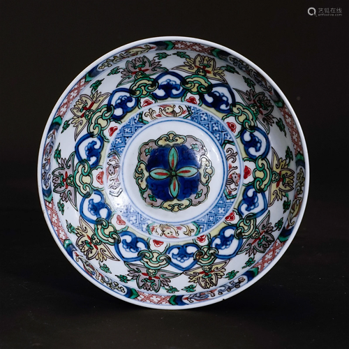 A famille verte bowl in the Kangxi period of the Qing Dynast...