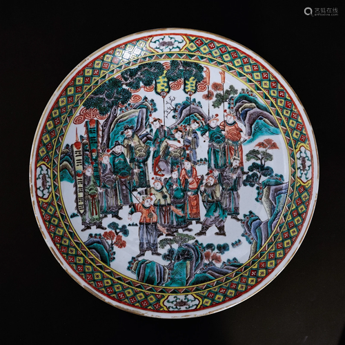 A famille rose plate with figuresin Qing Dynasty