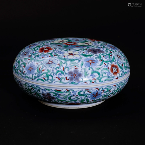 A contrasting color box in the late Qing Dynasty