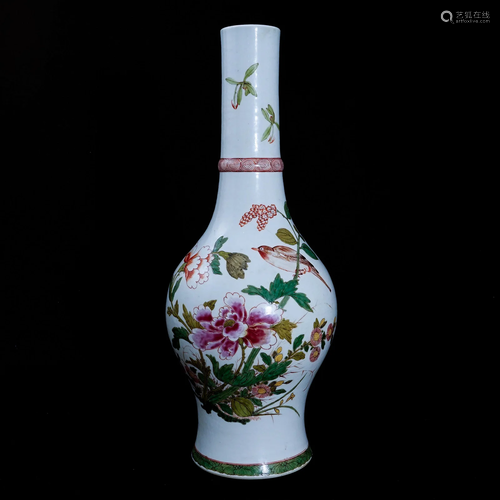 A famille rose vase with a flower and bird patternin the Yon...