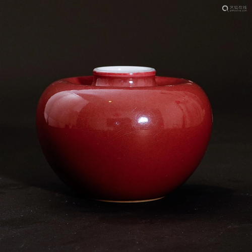 A red glaze vase in the late Qing Dynasty