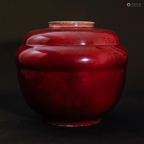 A red glaze jar in Qing Dynasty