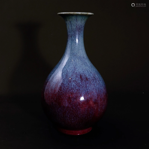A multi-colored glaze vase in Qing Dynasty