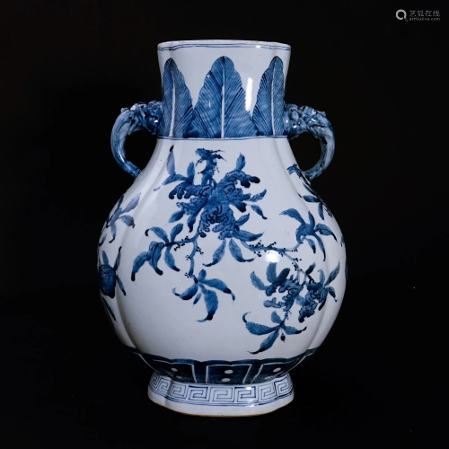 A underglaze blue vase with two handlesin the late Qing Dyna...