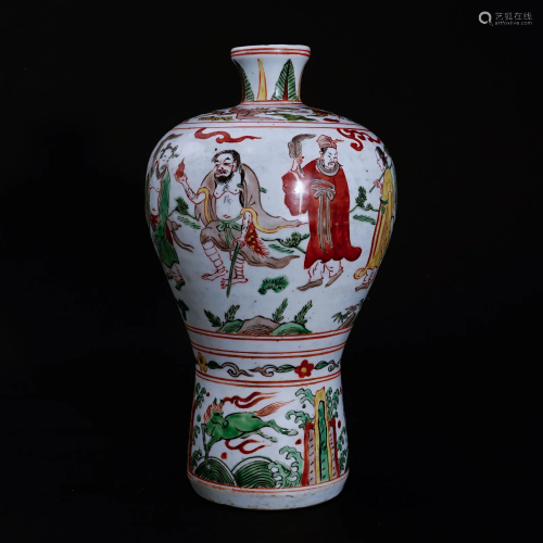 A famille verte vase with figuresin Ming Dynasty